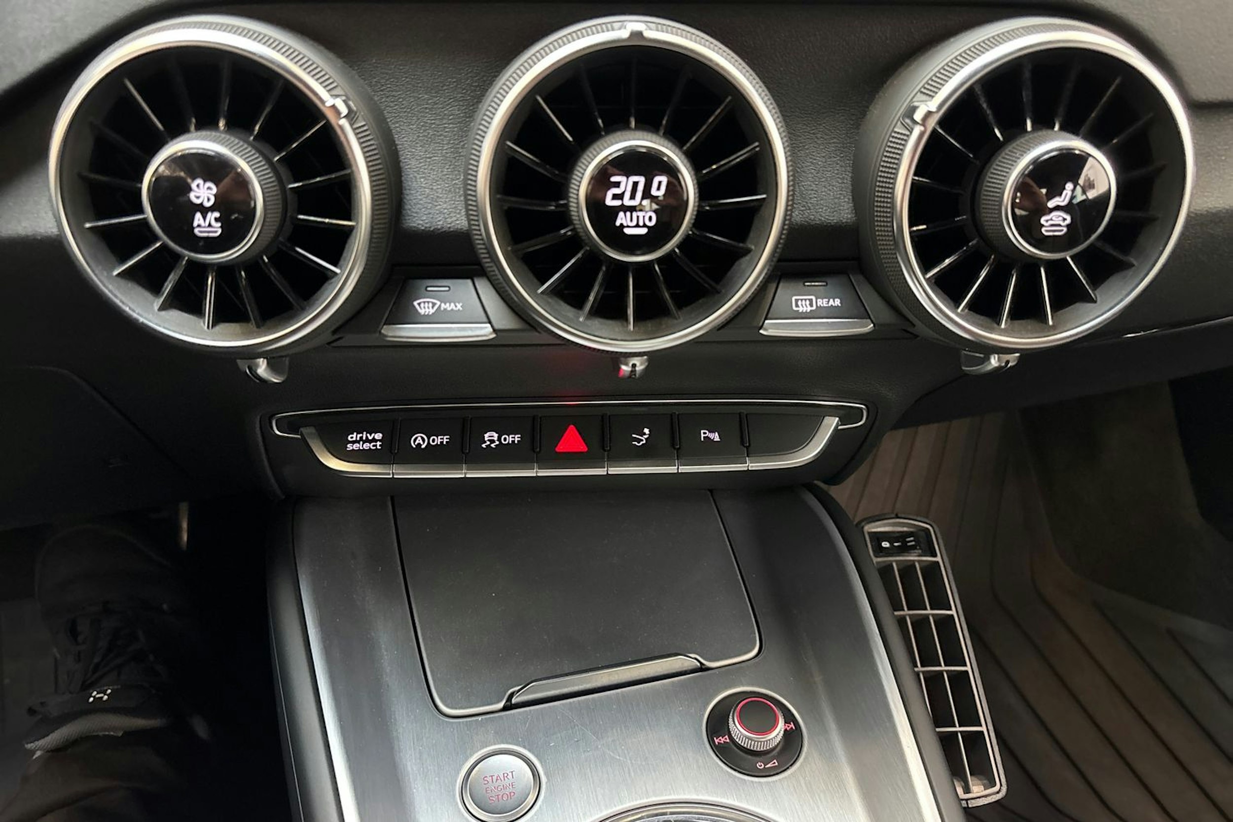 Valkoinen Audi TT 2017 kuva 16.