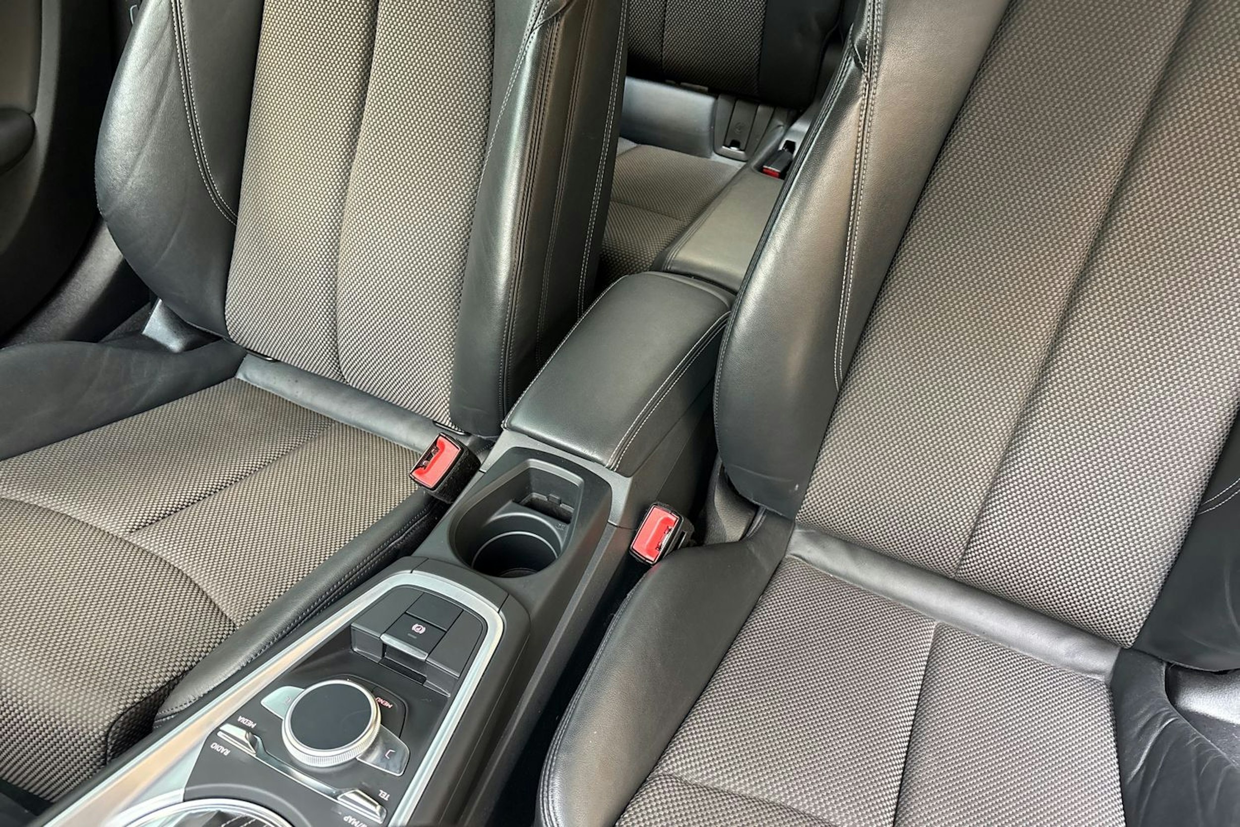 Valkoinen Audi TT 2017 kuva 18.