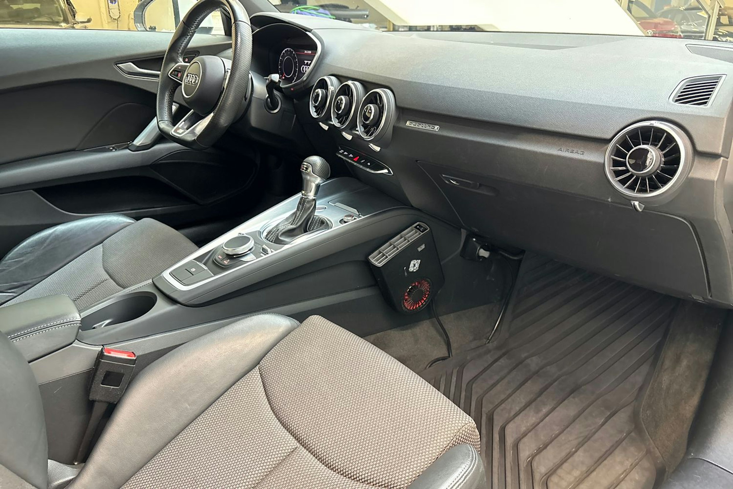 Valkoinen Audi TT 2017 kuva 19.