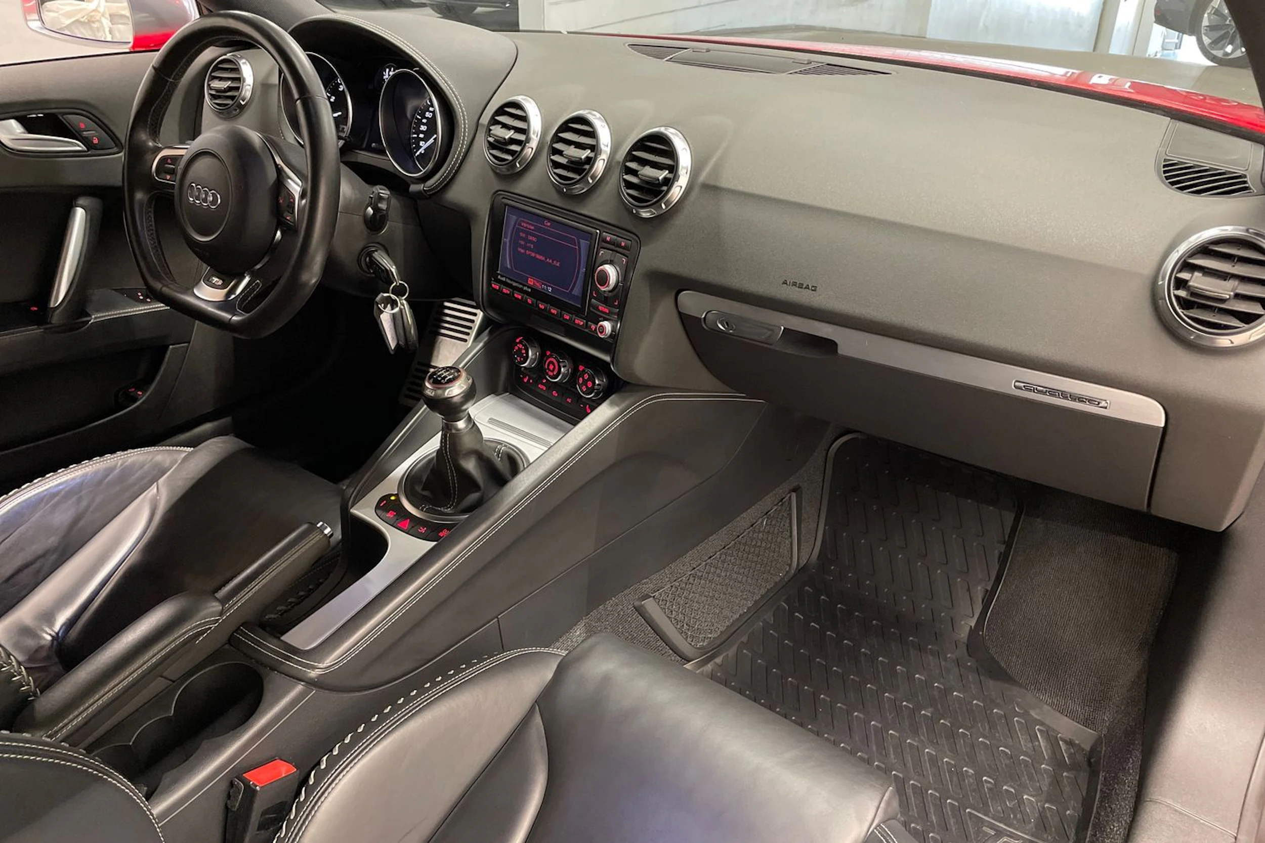 punainen Audi TTS 2008 kuva 22.