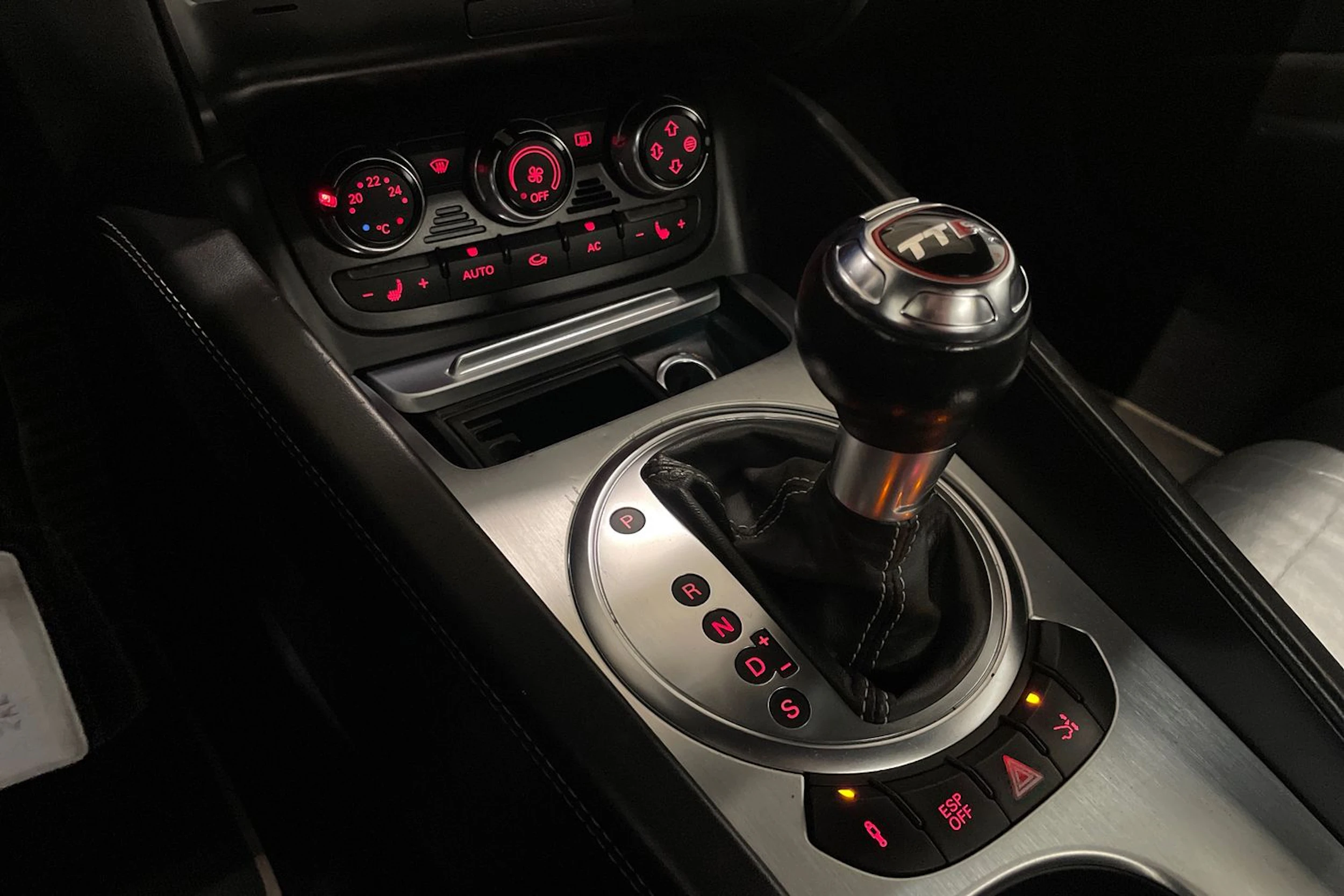 harmaa Audi TTS 2009 kuva 21.