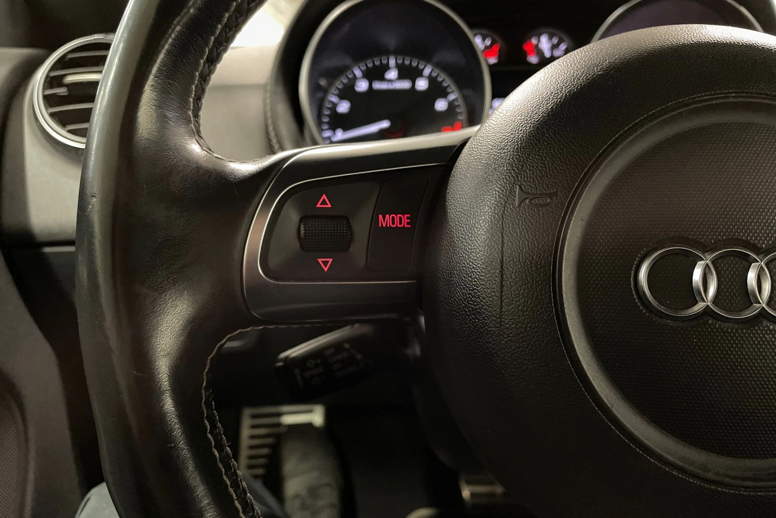 harmaa Audi TTS 2009 kuva 23.