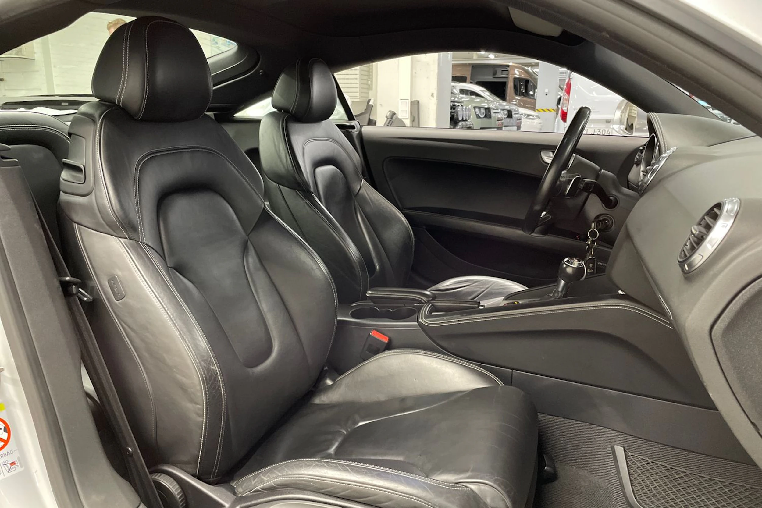 harmaa Audi TTS 2009 kuva 28.