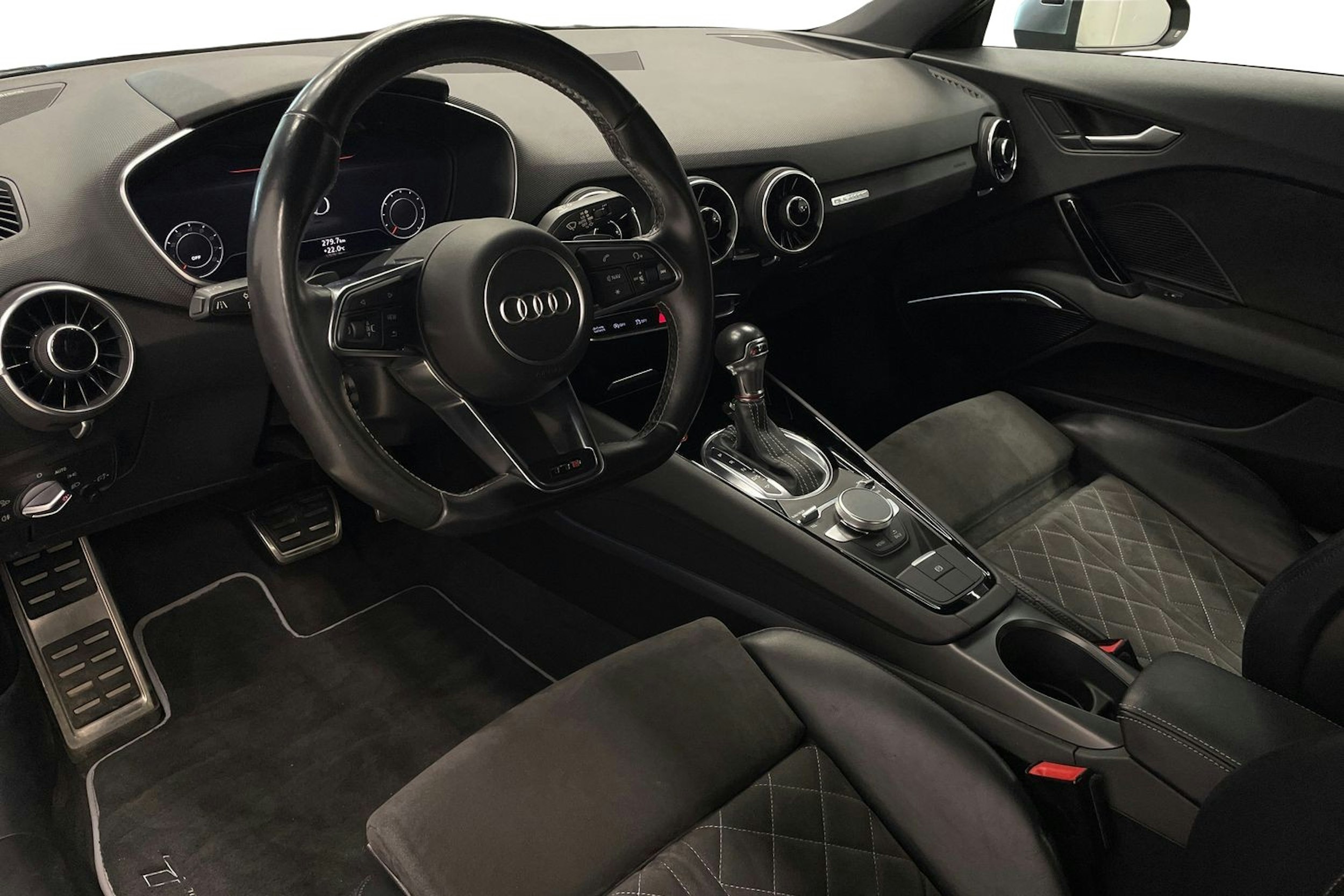 Musta Audi TTS 2016 kuva 7.
