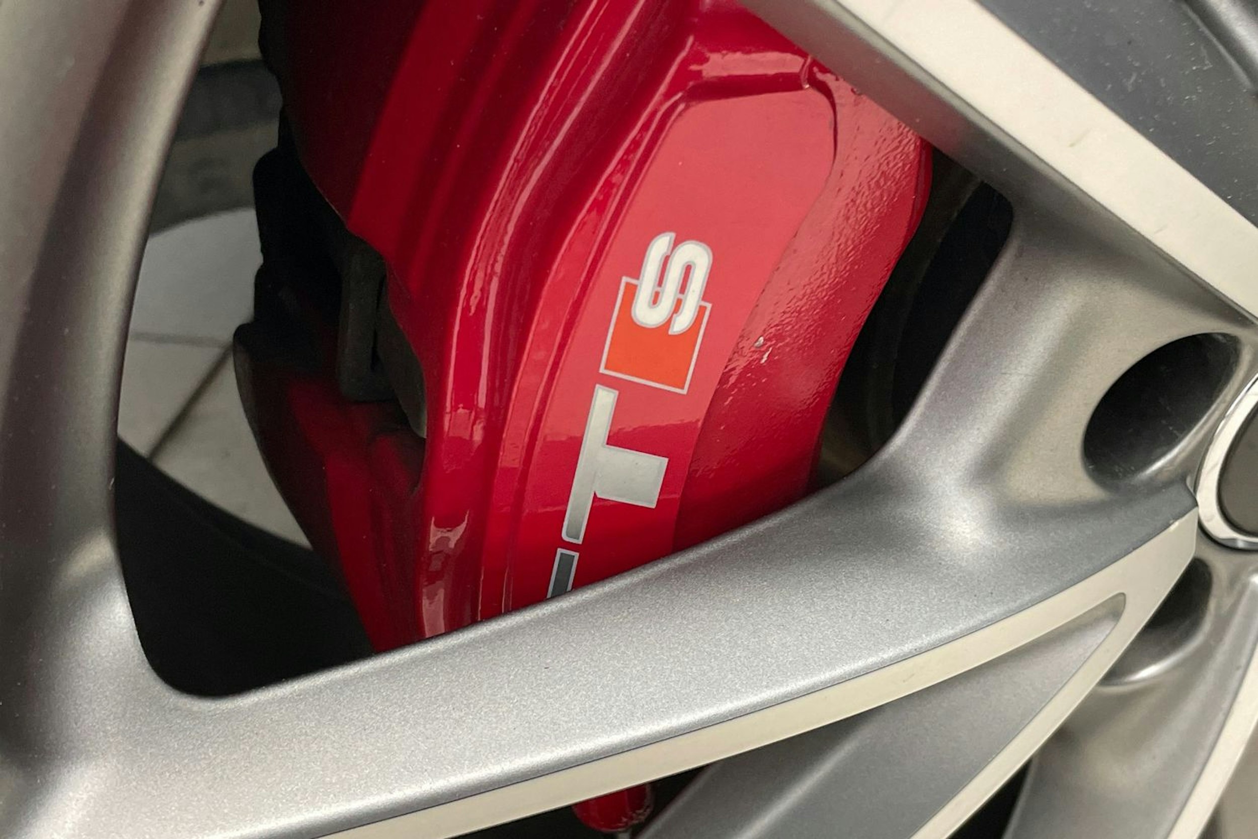 Musta Audi TTS 2016 kuva 14.