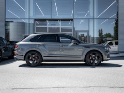 Harmaa Bentley Bentayga 2021 kuva 4.