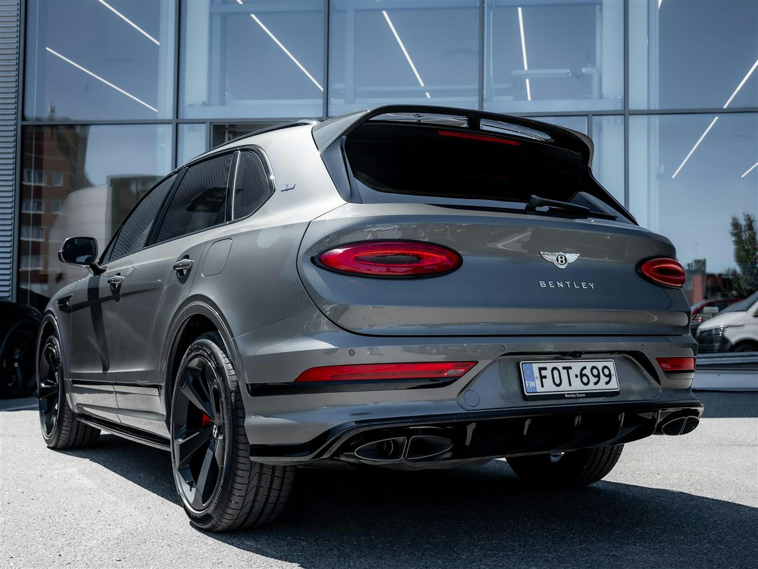 Harmaa Bentley Bentayga 2021 kuva 9.