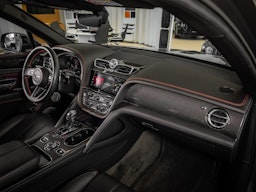 Harmaa Bentley Bentayga 2021 kuva 11.