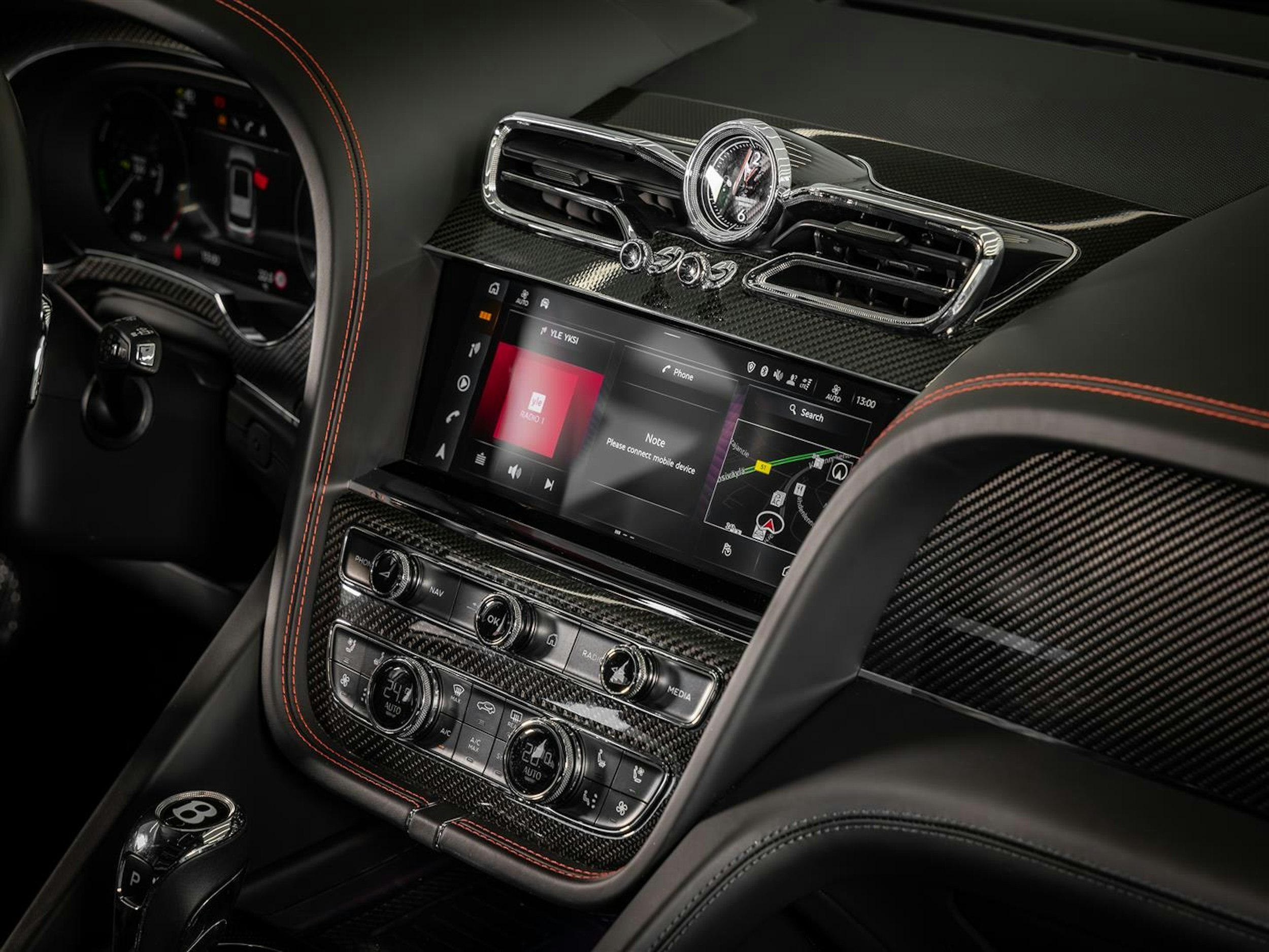 Harmaa Bentley Bentayga 2021 kuva 12.