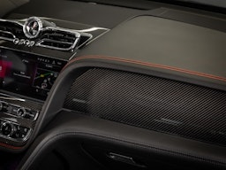 Harmaa Bentley Bentayga 2021 kuva 13.