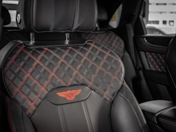 Harmaa Bentley Bentayga 2021 kuva 14.