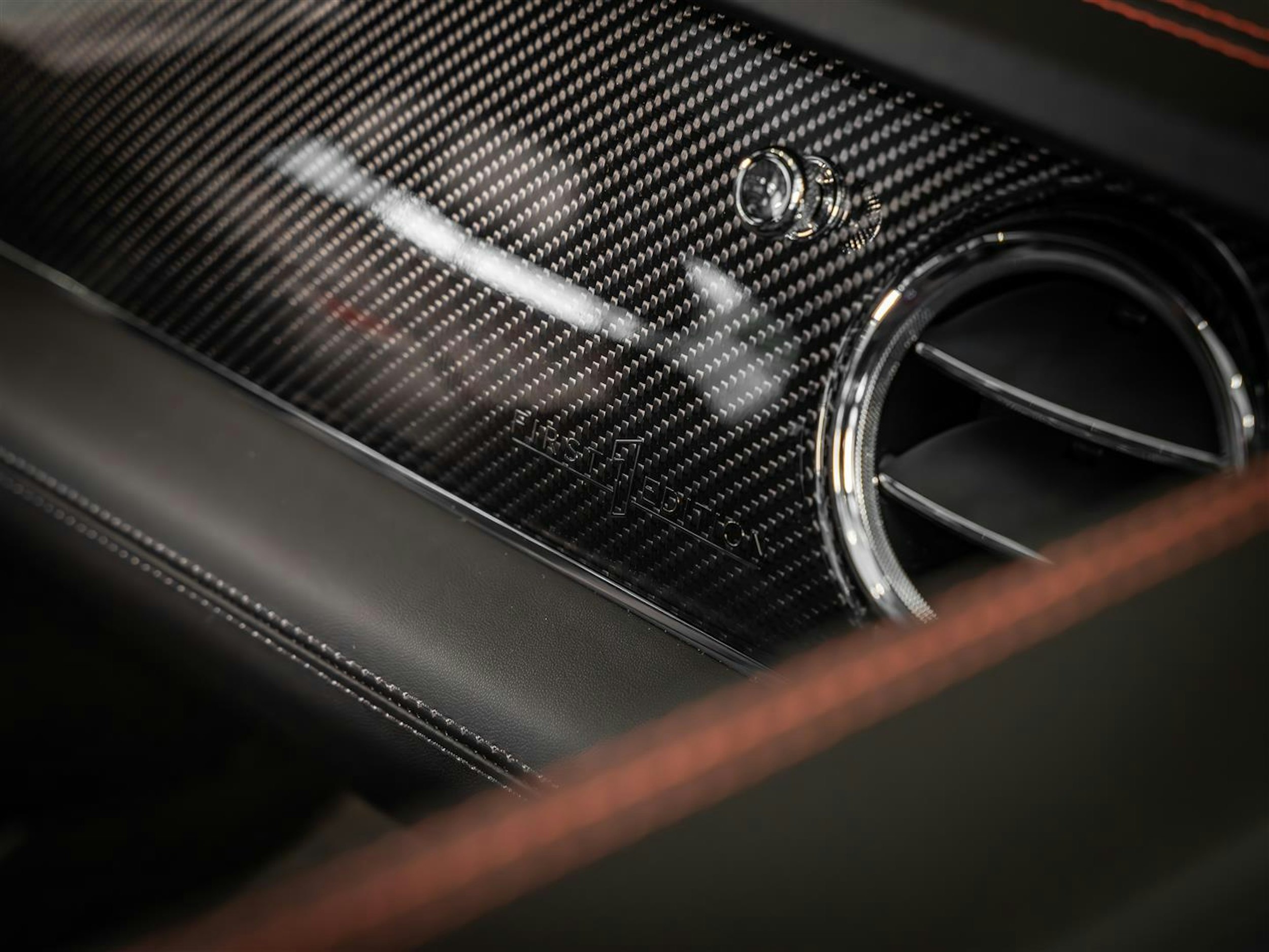 Harmaa Bentley Bentayga 2021 kuva 15.