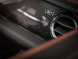 Harmaa Bentley Bentayga 2021 kuva 15.
