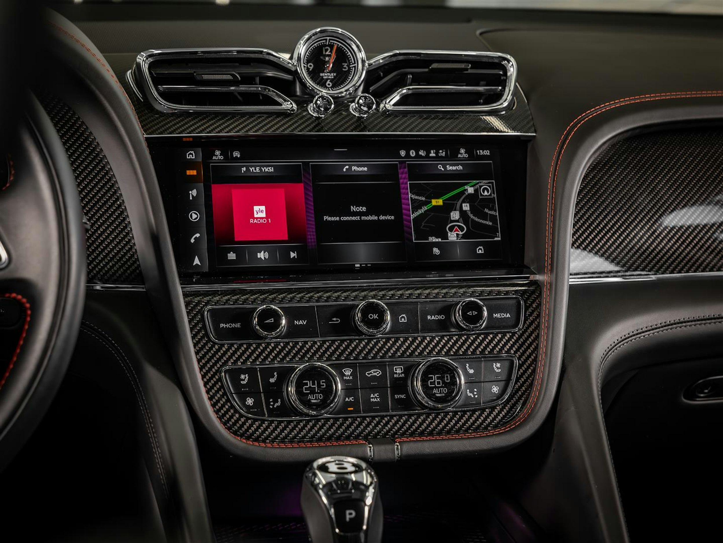 Harmaa Bentley Bentayga 2021 kuva 20.