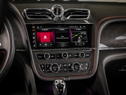 Harmaa Bentley Bentayga 2021 kuva 20.