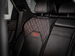 Harmaa Bentley Bentayga 2021 kuva 25.
