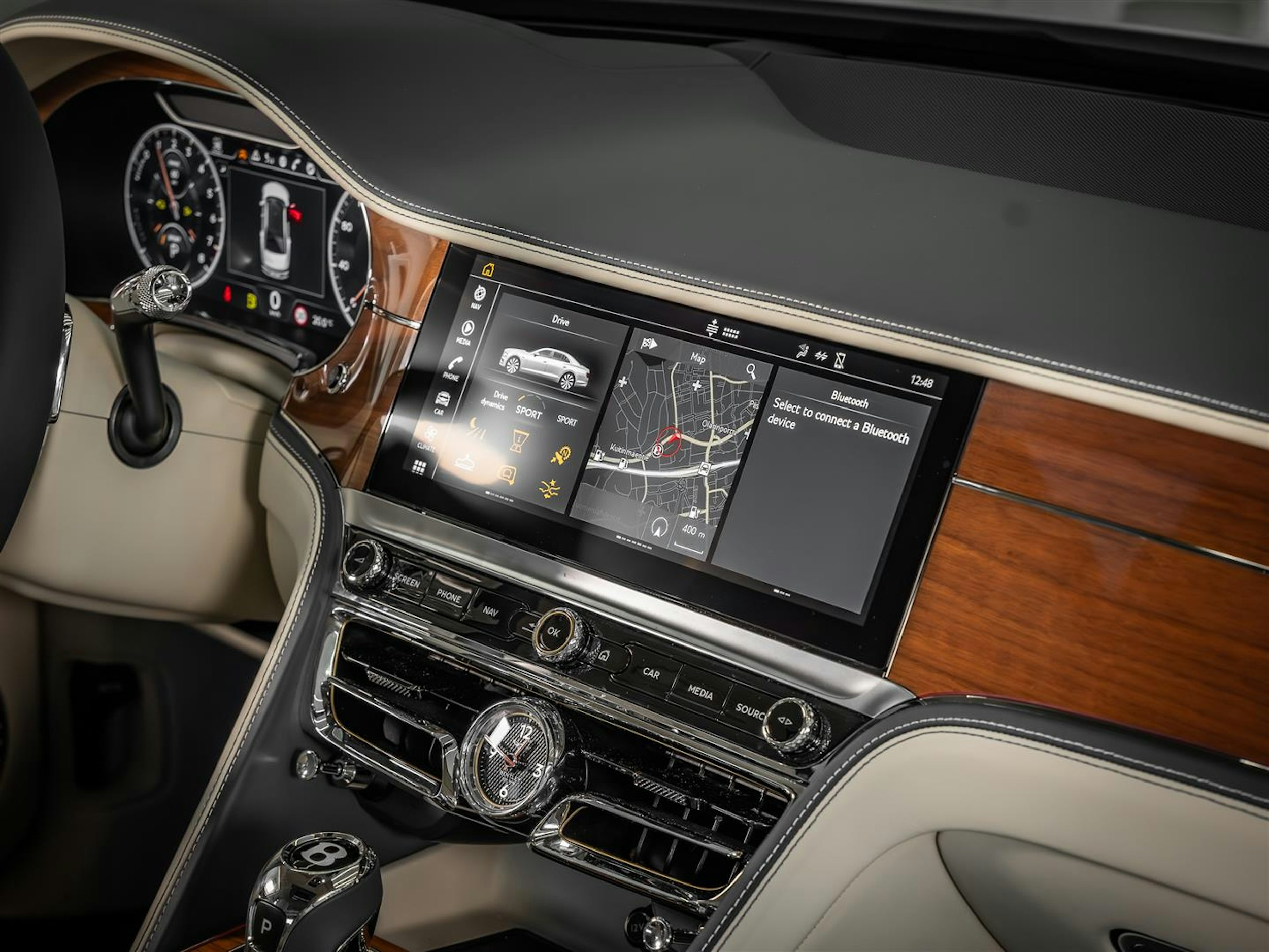 Valkoinen Bentley Flying Spur 2023 kuva 12.