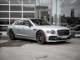 harmaa Bentley Flying Spur 2024 kuva 1.