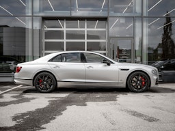 harmaa Bentley Flying Spur 2024 kuva 2.