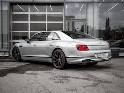 harmaa Bentley Flying Spur 2024 kuva 3.
