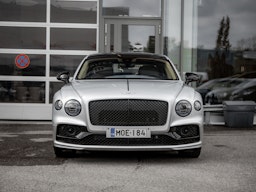 harmaa Bentley Flying Spur 2024 kuva 4.