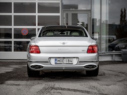 harmaa Bentley Flying Spur 2024 kuva 5.