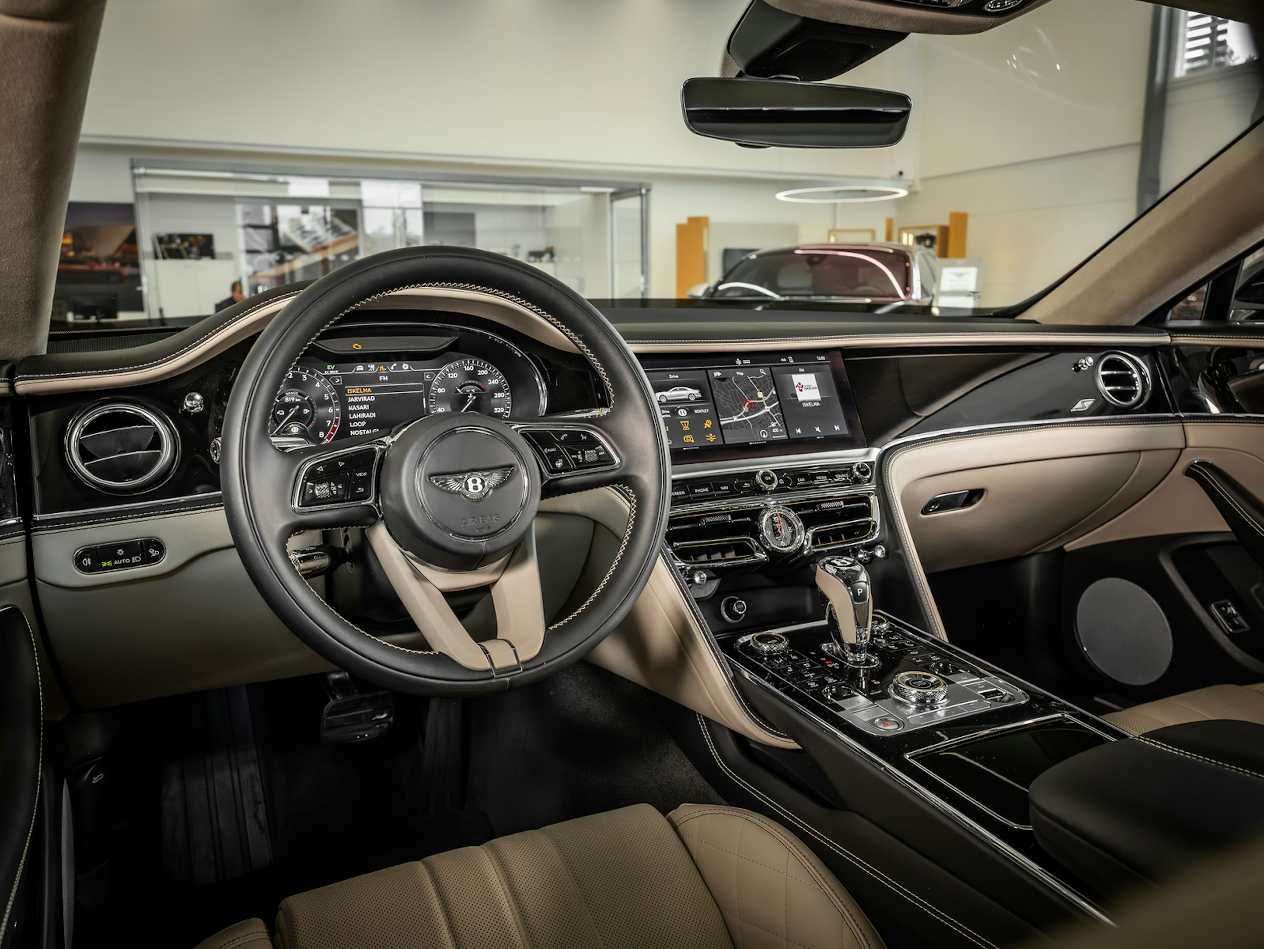 harmaa Bentley Flying Spur 2024 kuva 7.