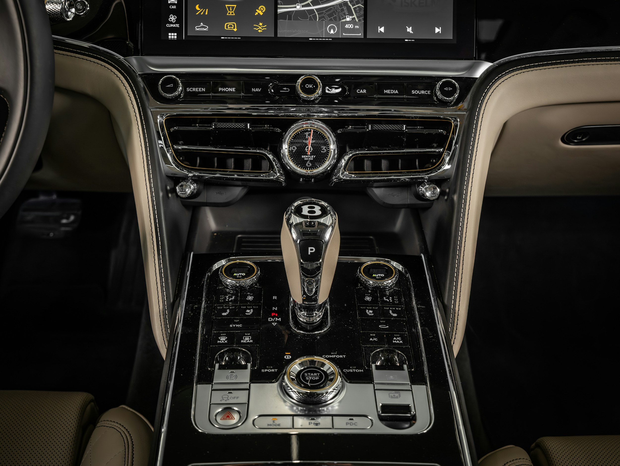 harmaa Bentley Flying Spur 2024 kuva 9.
