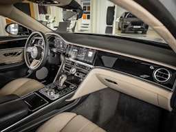 harmaa Bentley Flying Spur 2024 kuva 10.