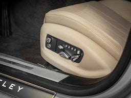 harmaa Bentley Flying Spur 2024 kuva 14.