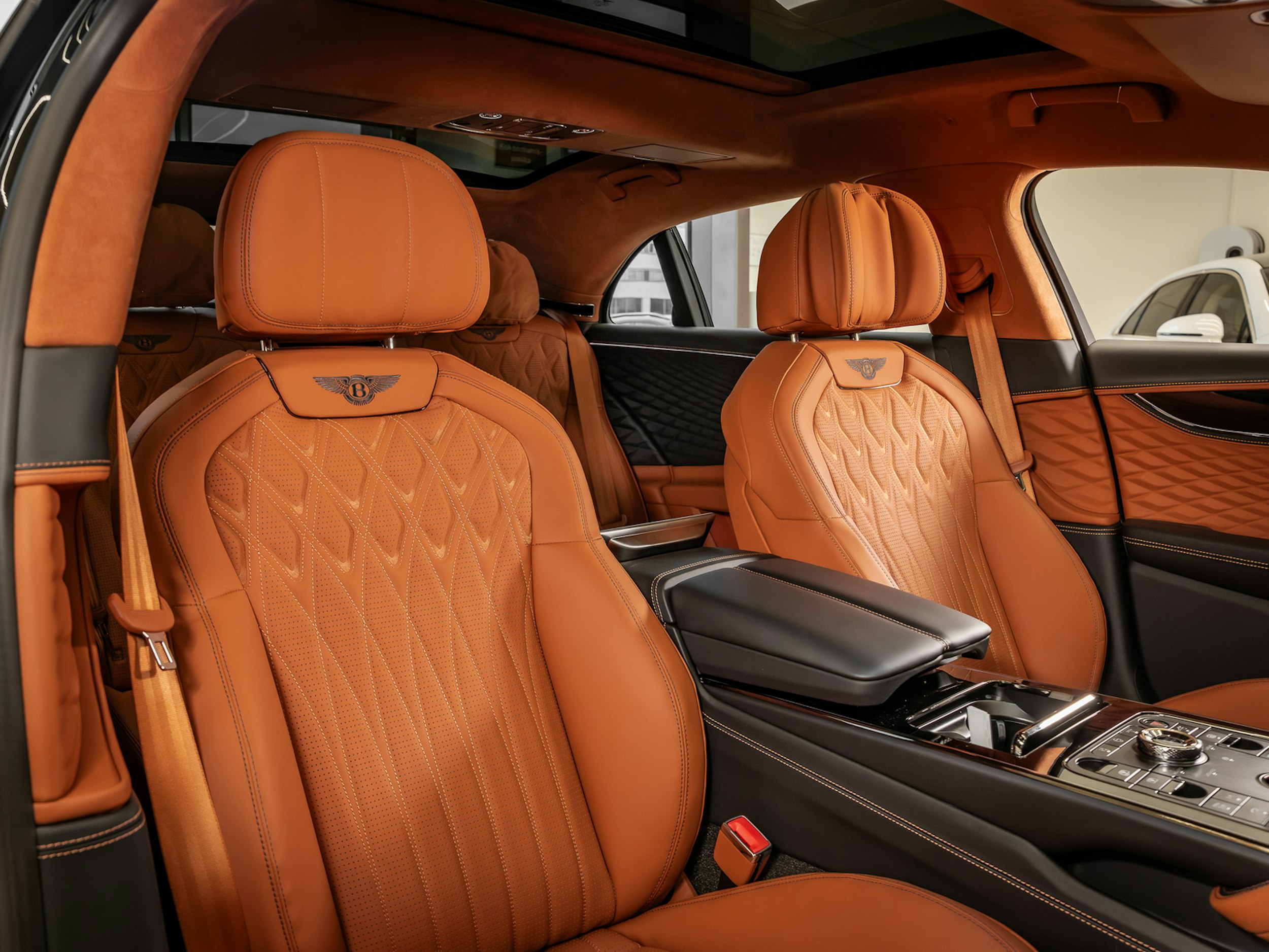 beluga Bentley Flying Spur 2026 kuva 8.