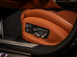 beluga Bentley Flying Spur 2026 kuva 10.