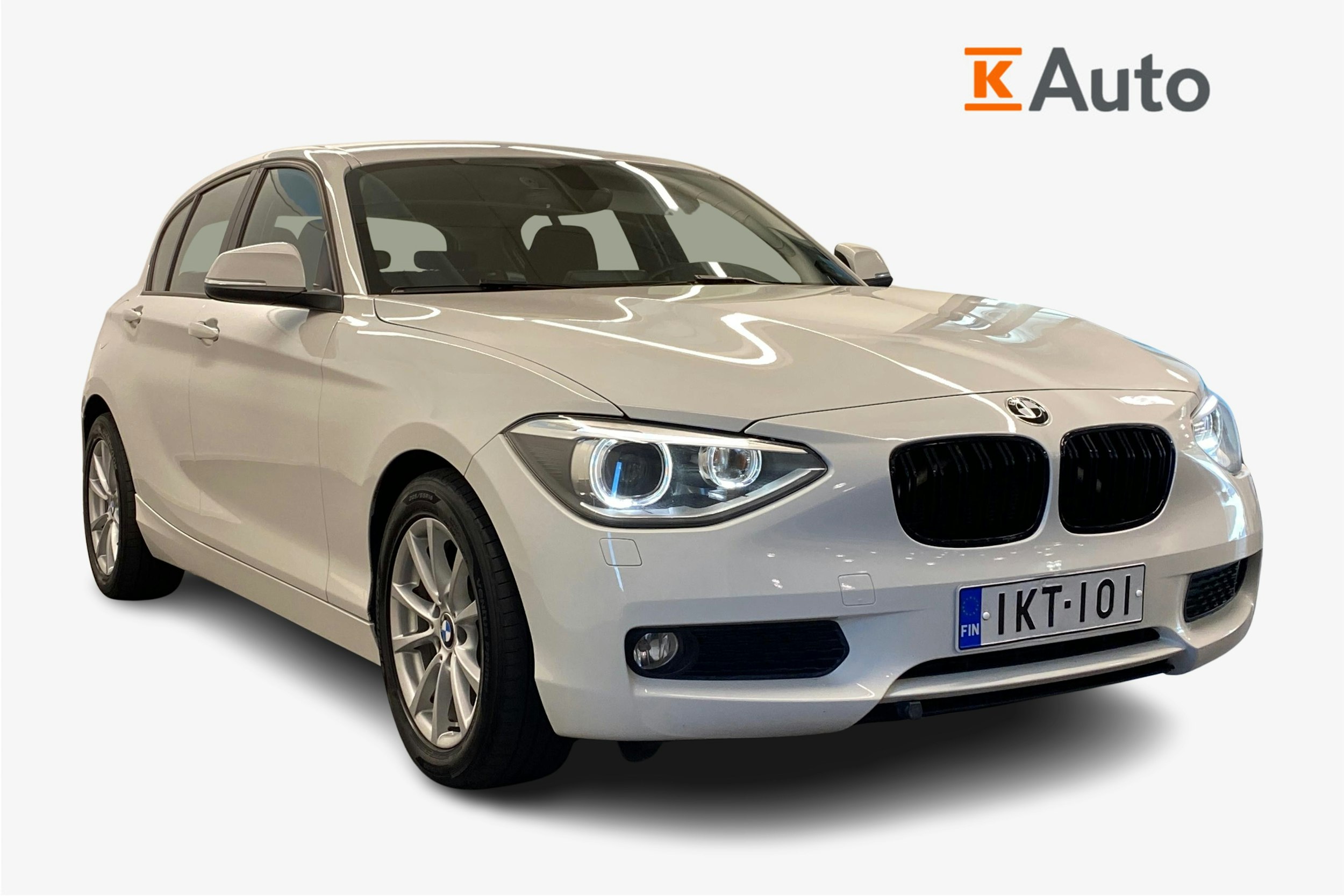 valkoinen BMW 114 2013 kuva 1.