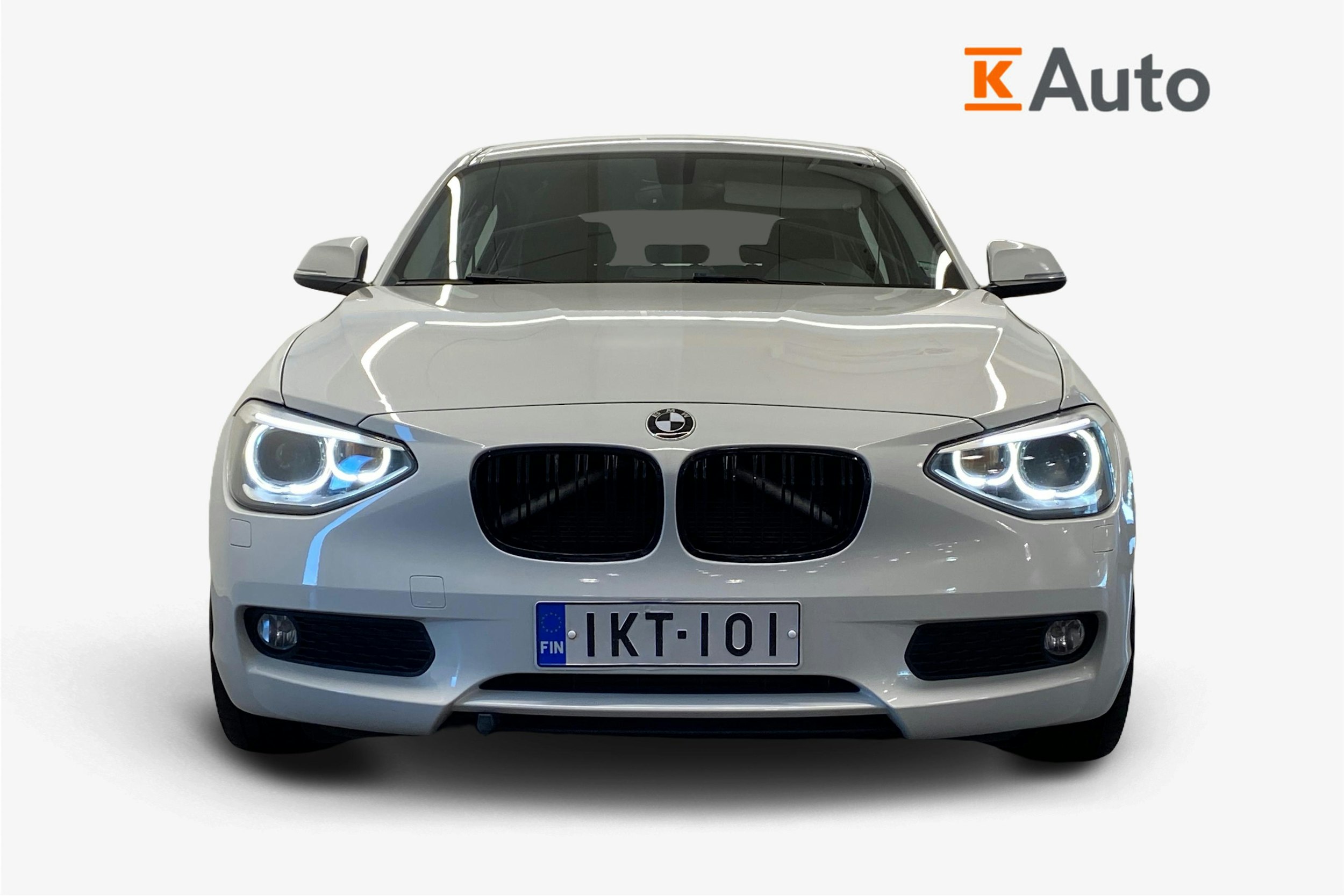 valkoinen BMW 114 2013 kuva 5.