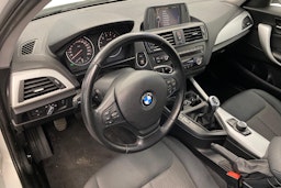 valkoinen BMW 114 2013 kuva 7.