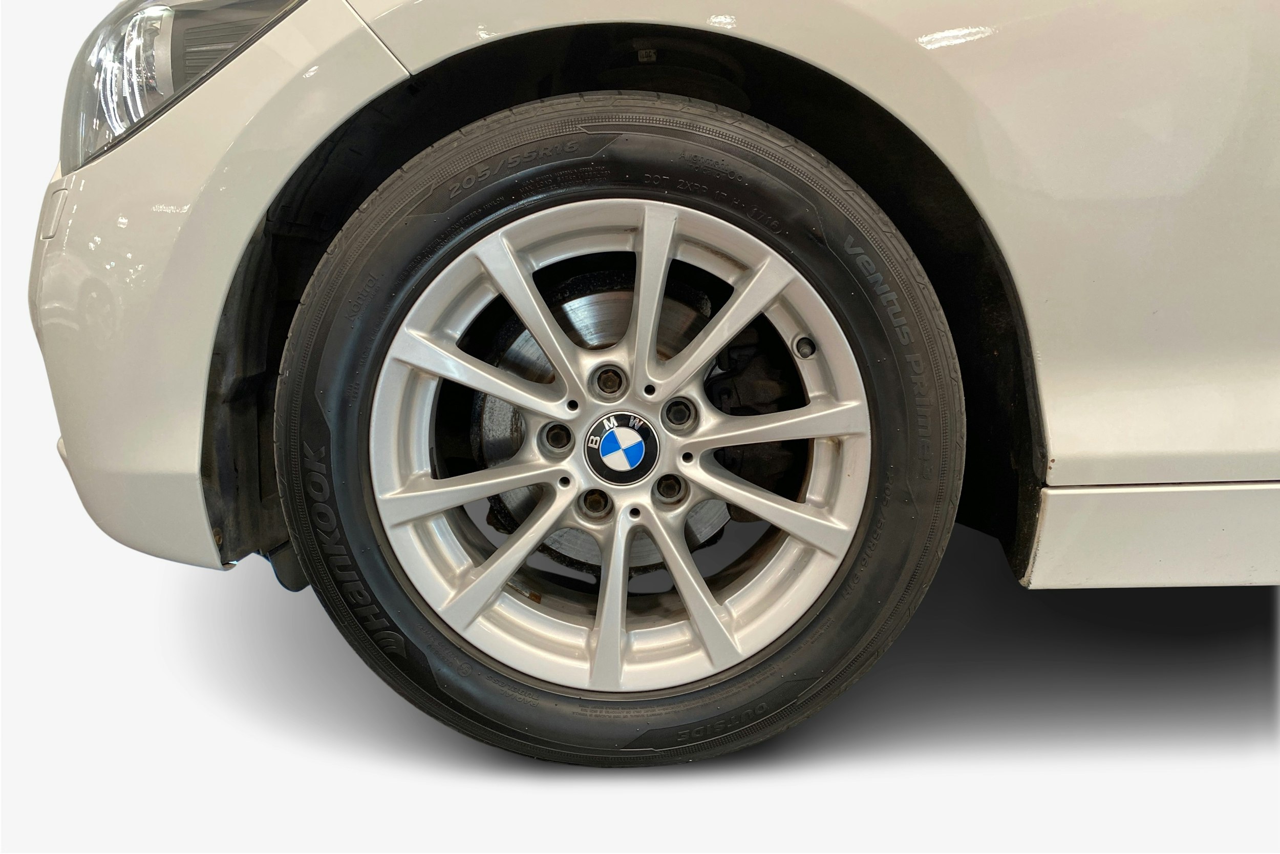 valkoinen BMW 114 2013 kuva 11.
