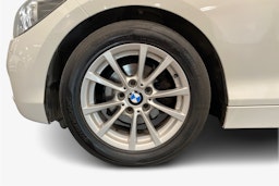 valkoinen BMW 114 2013 kuva 11.