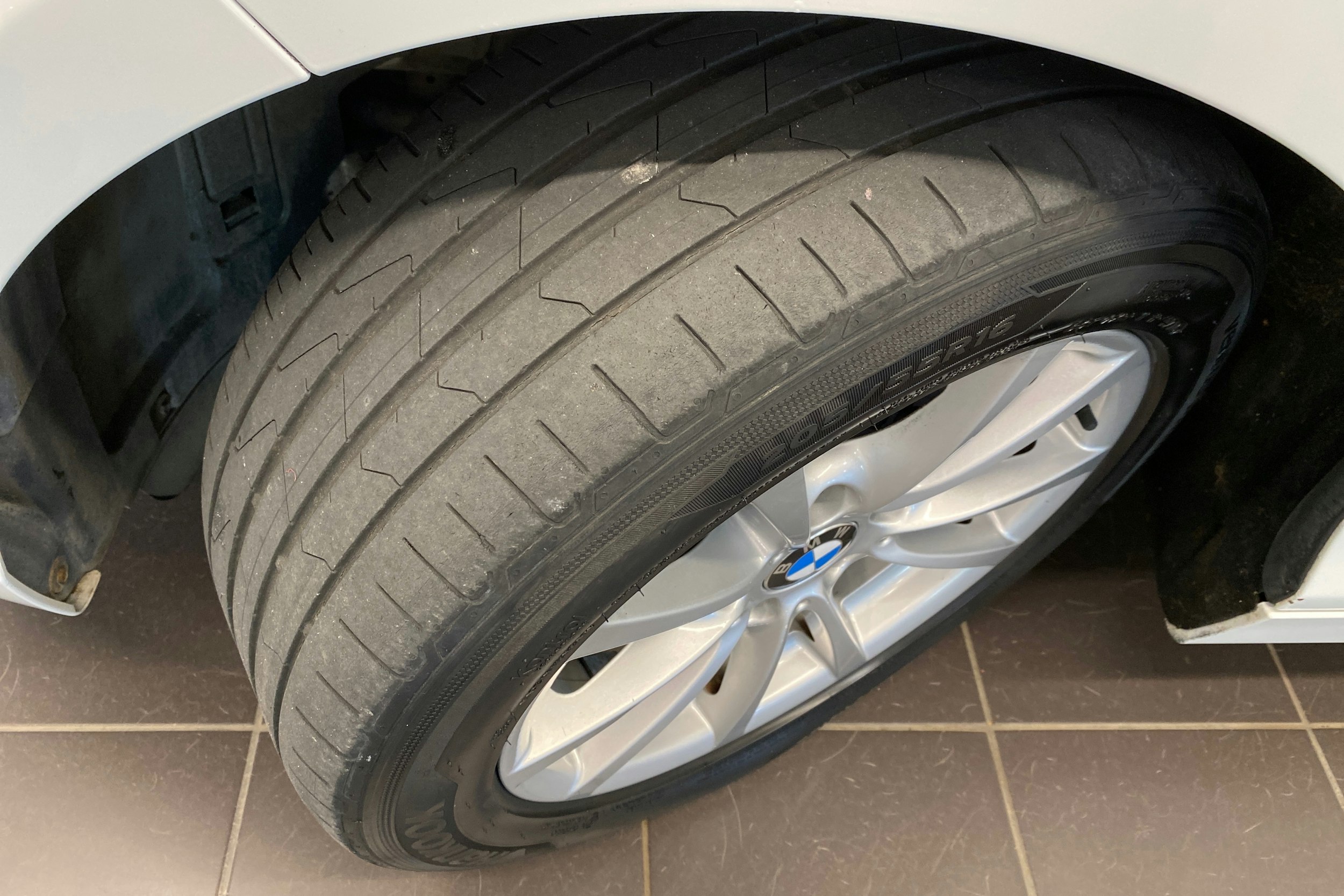 valkoinen BMW 114 2013 kuva 14.