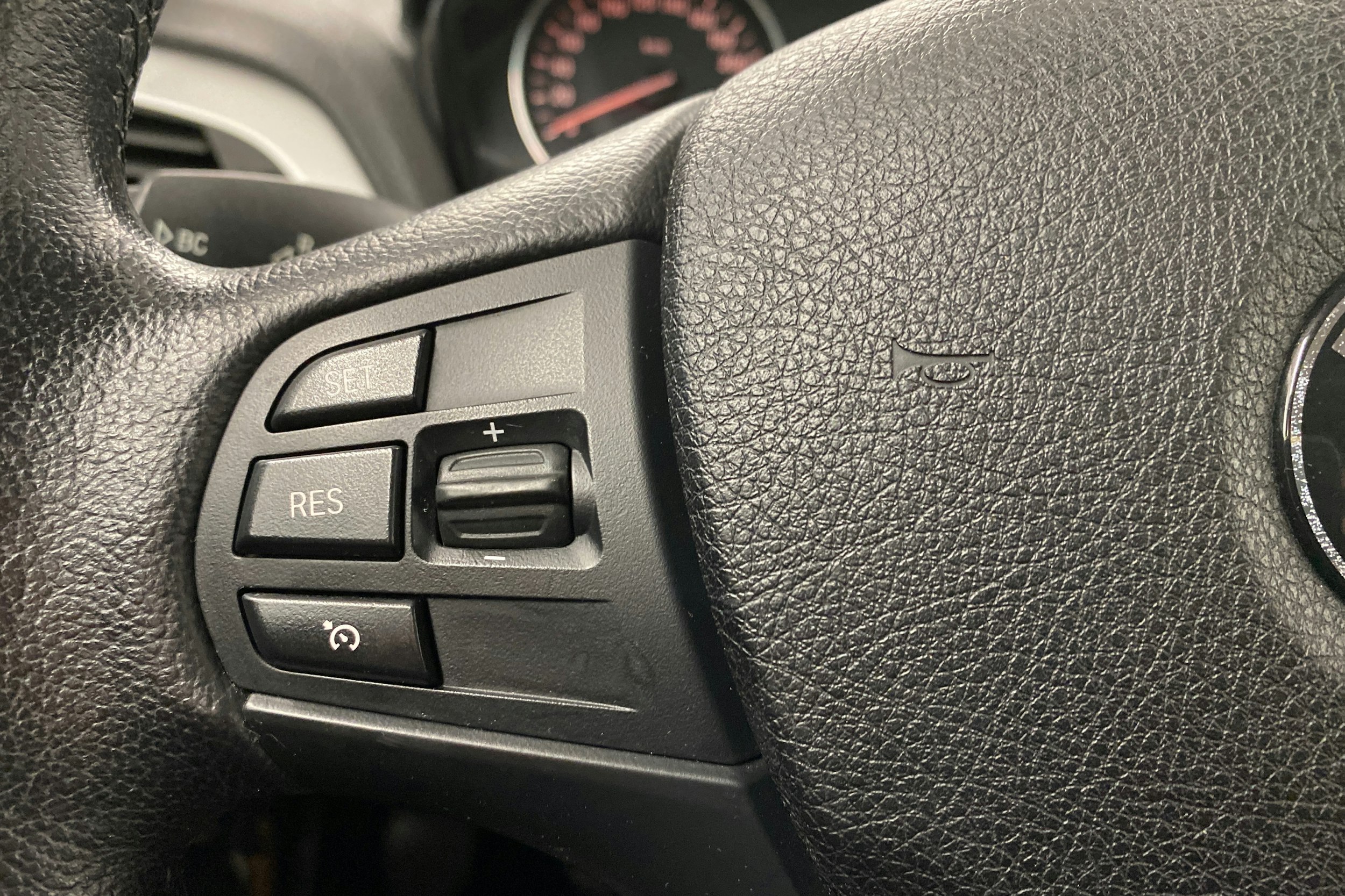 valkoinen BMW 114 2013 kuva 17.