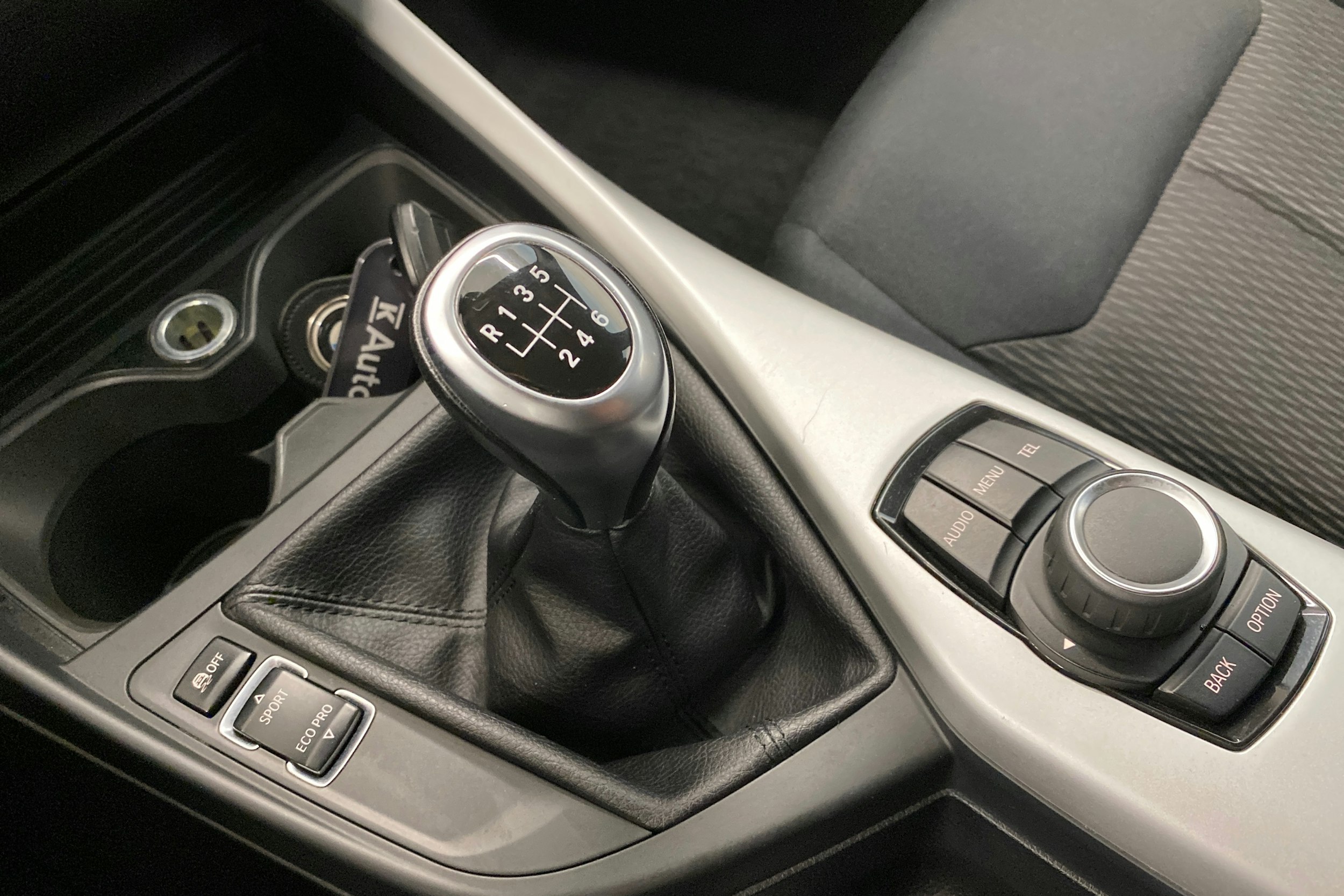 valkoinen BMW 114 2013 kuva 21.
