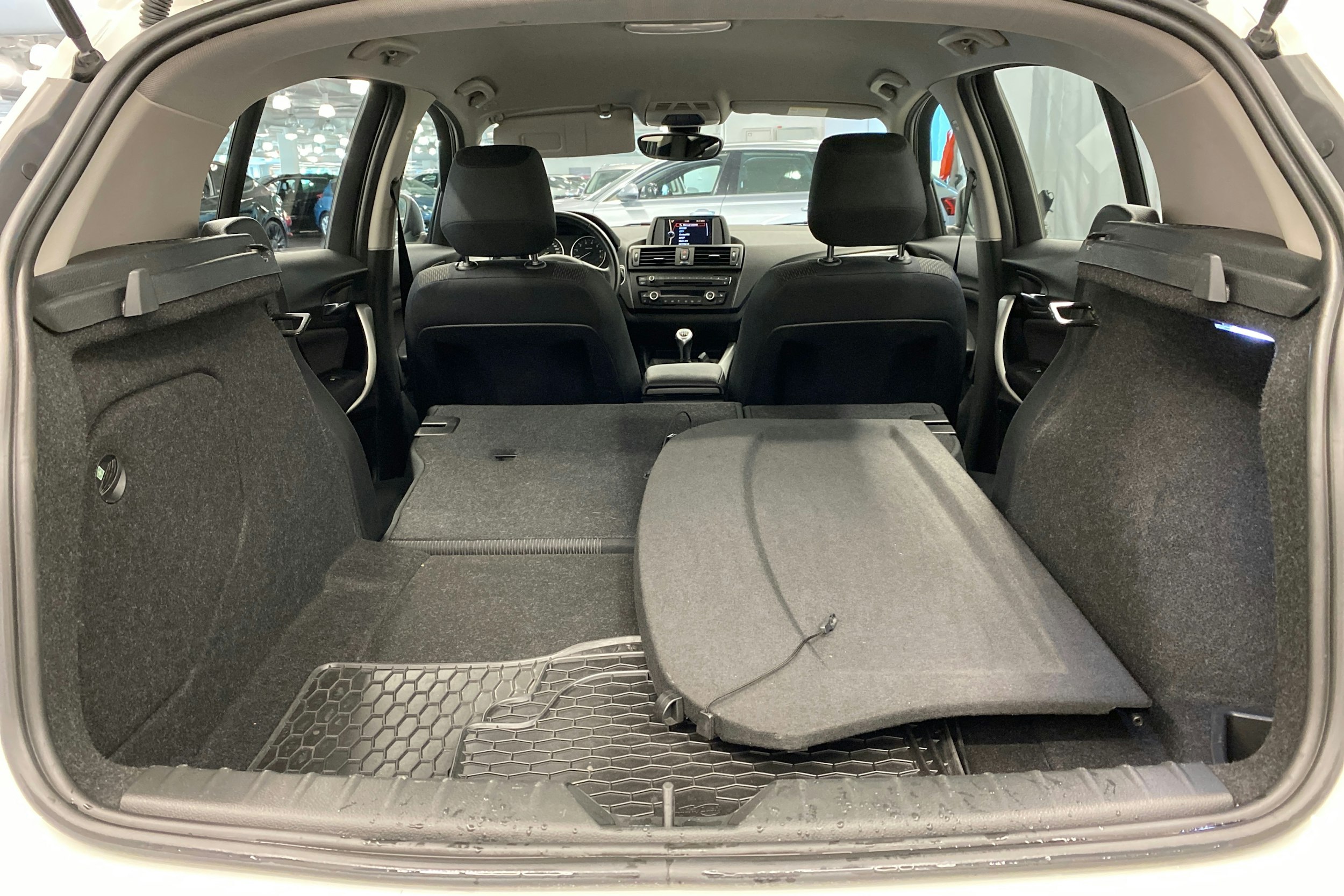 valkoinen BMW 114 2013 kuva 27.