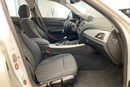 valkoinen BMW 114 2013 kuva 28.