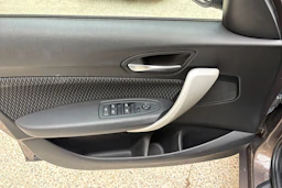 met. ruskea (beige) BMW 114 2013 kuva 13.