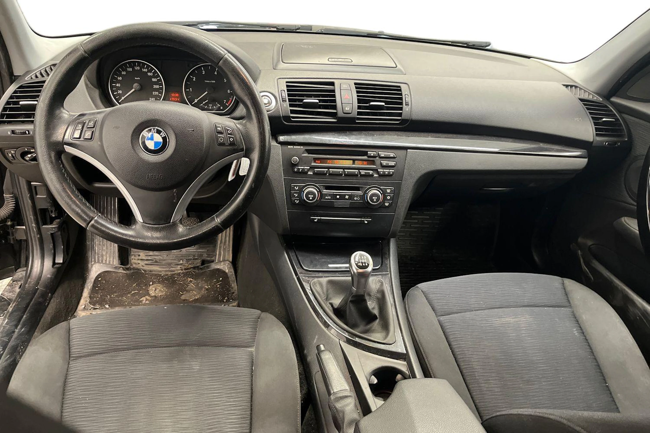 Musta BMW 116 2007 kuva 7.