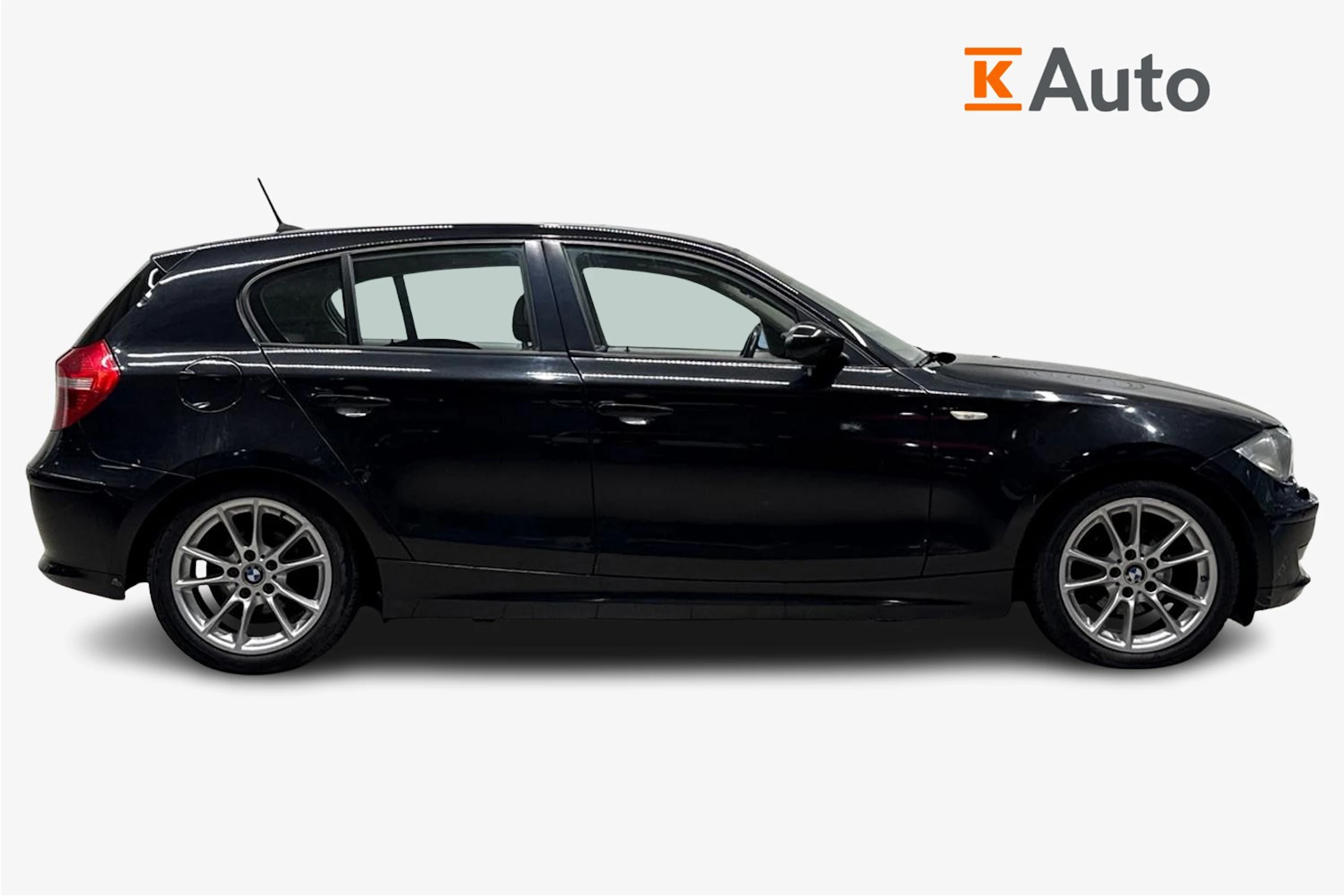 Musta BMW 116 2008 kuva 7.