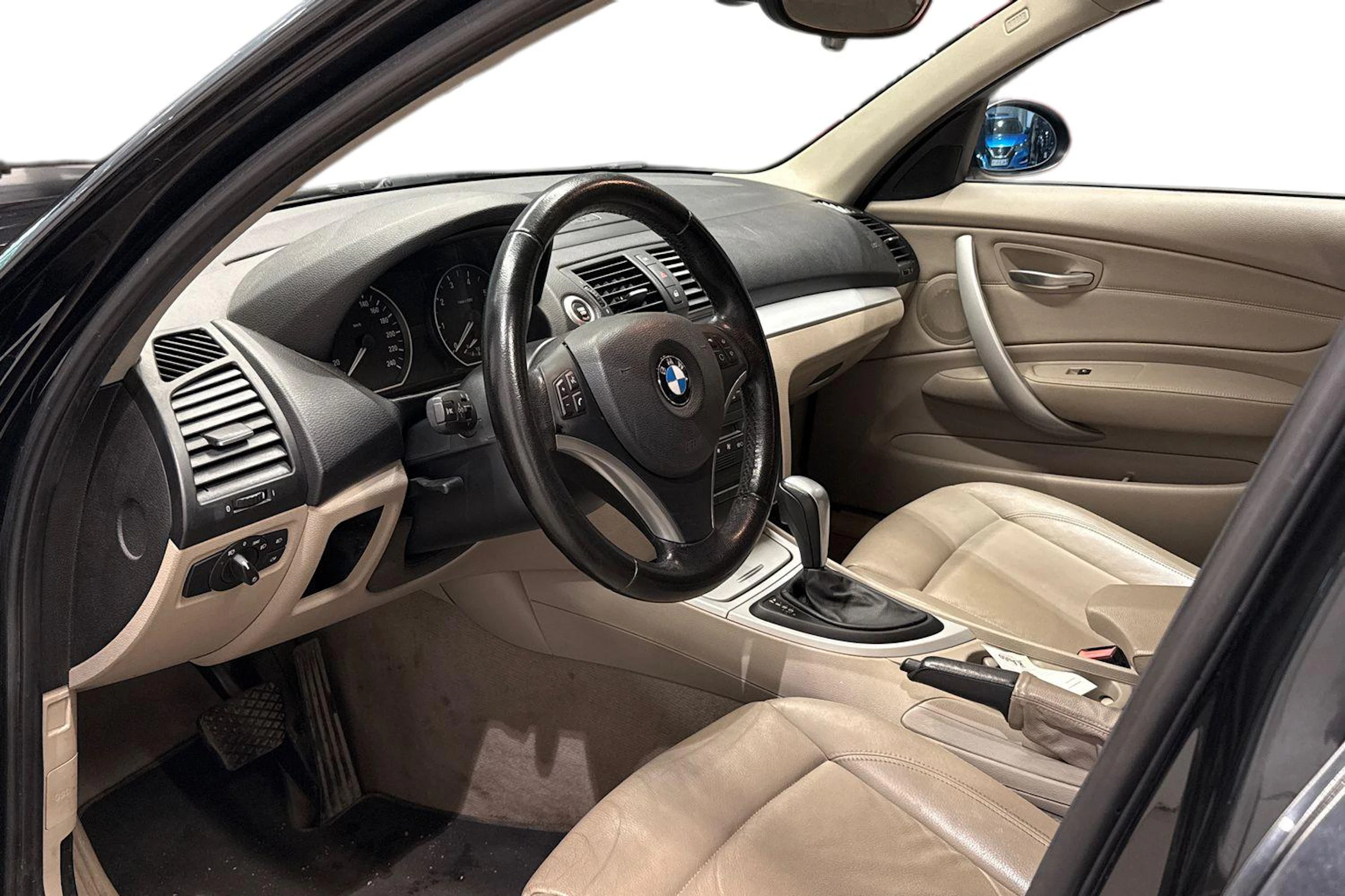 Musta BMW 116 2008 kuva 8.