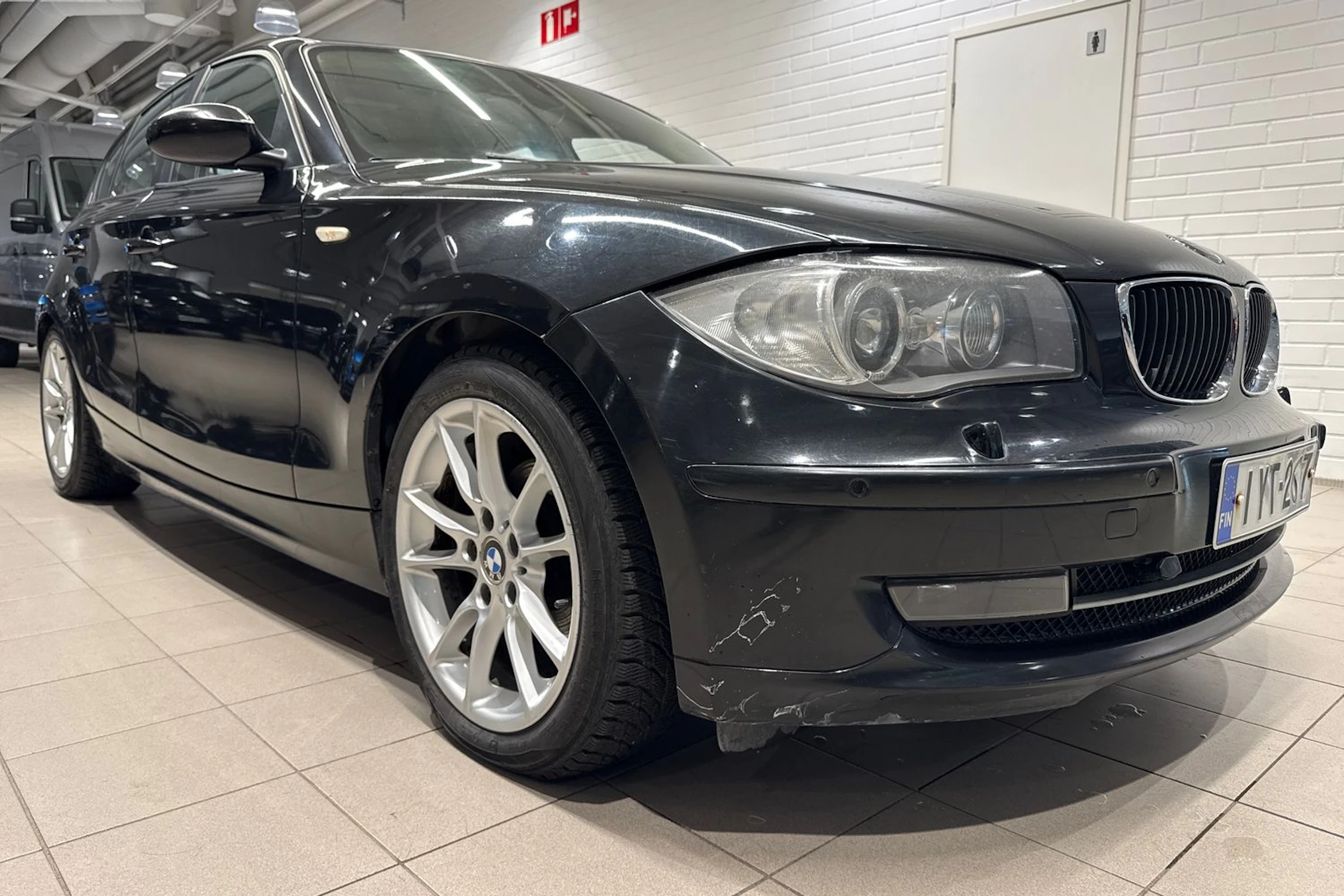 Musta BMW 116 2008 kuva 16.