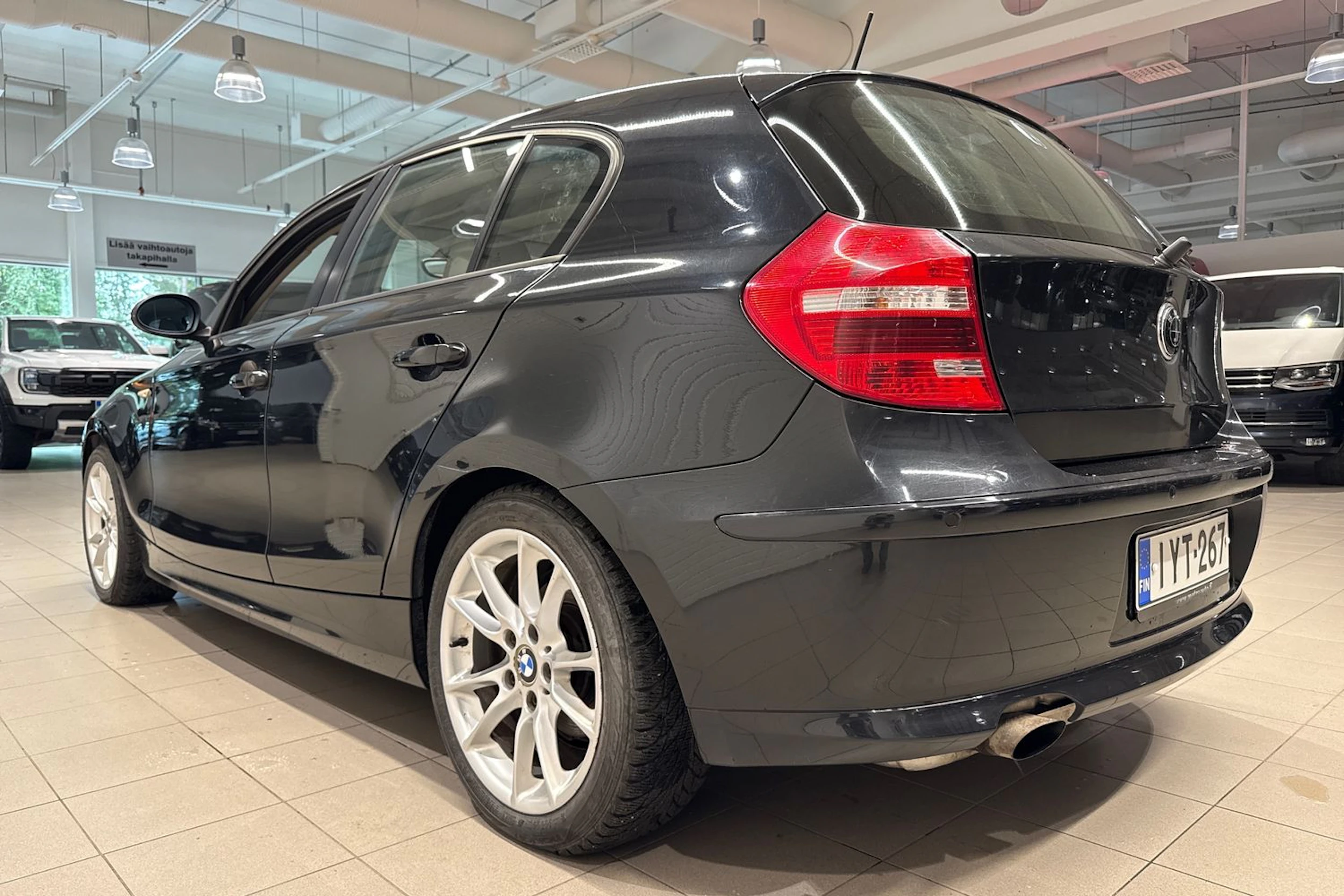Musta BMW 116 2008 kuva 18.