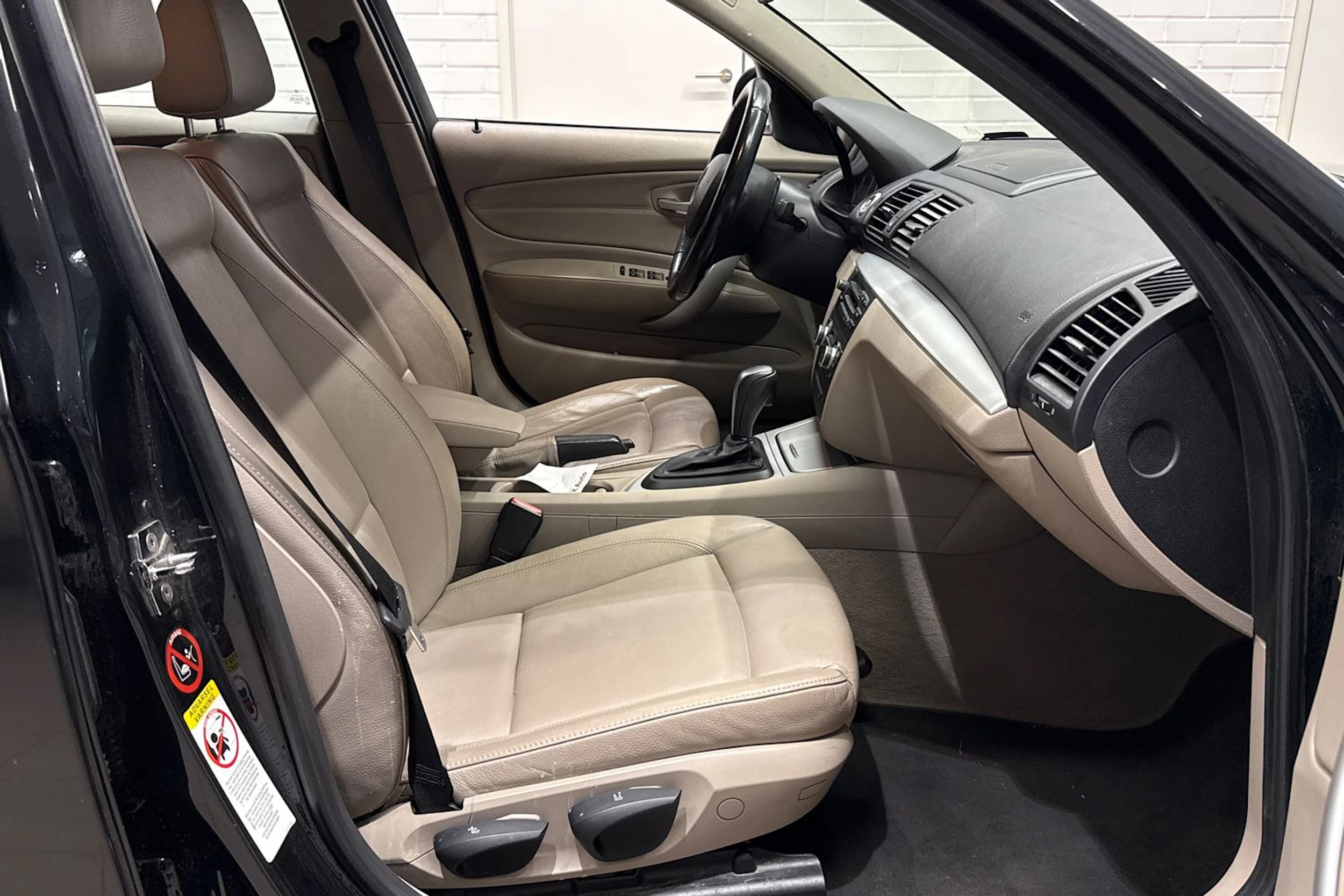 Musta BMW 116 2008 kuva 24.