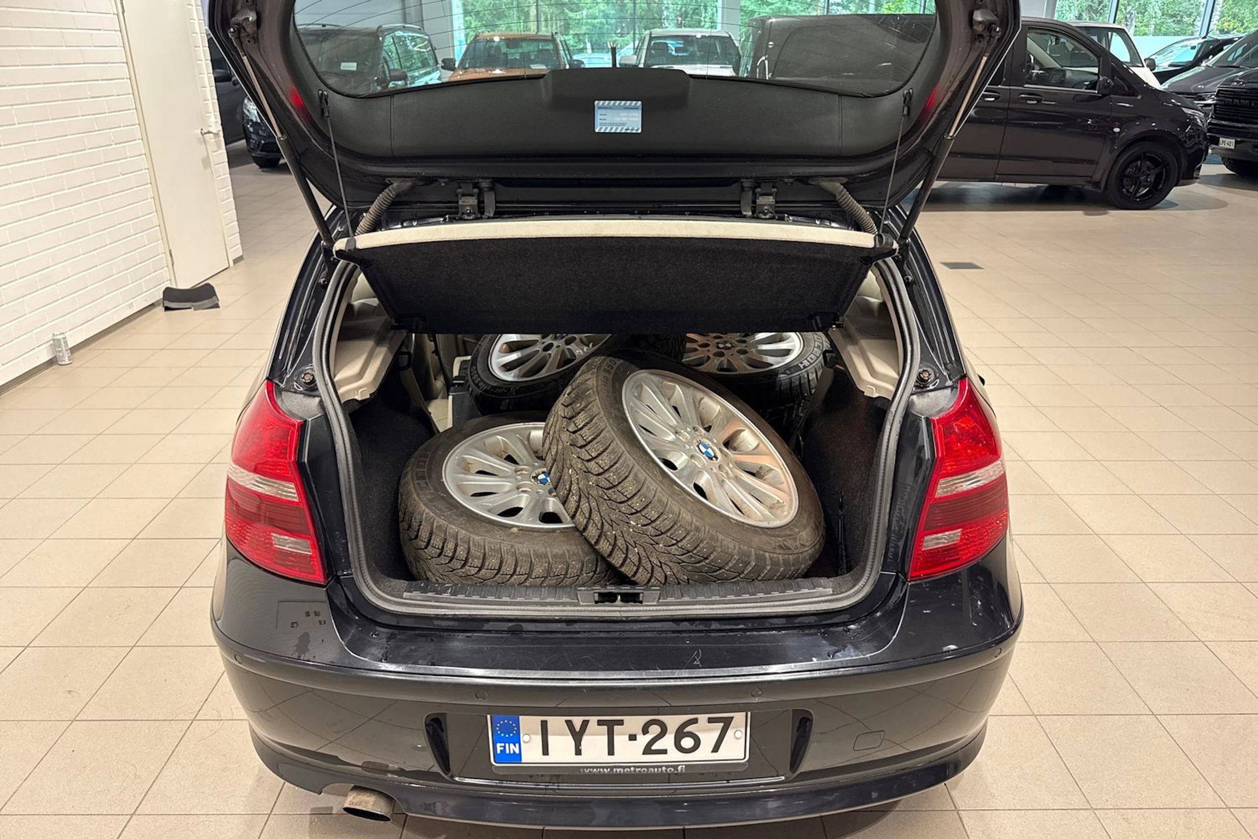 Musta BMW 116 2008 kuva 25.